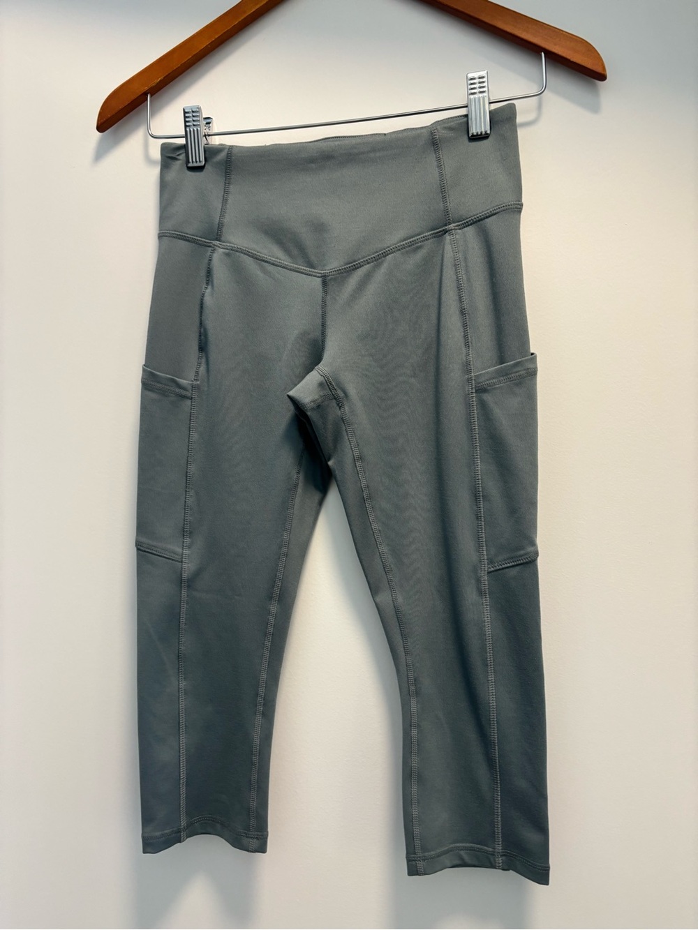 Joe Fresh Active Pocket Capri Leggings